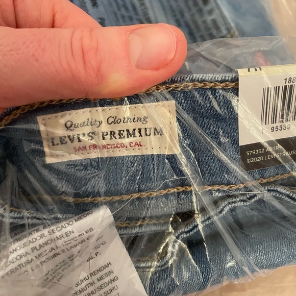 Levi’s 711 Skinny Jeans - Picture 7 of 8